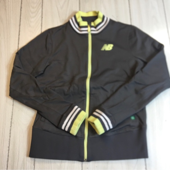 New Balance Ladies Track Jacket SZ Medium Full Zip - Picture 2 of 7